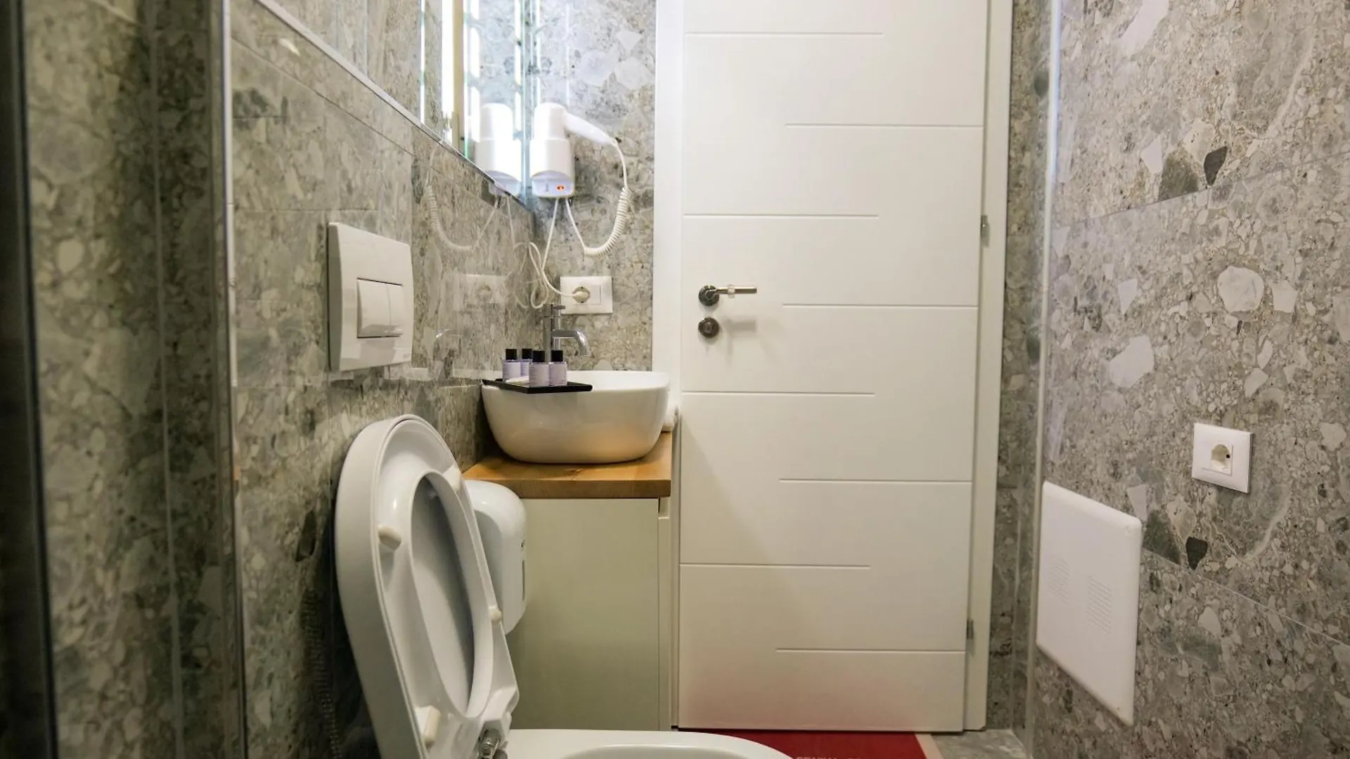 Отель 313 Villa Тирана